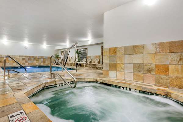 Pool - Clarion Pointe Hotel Medford - I-5, Exit 27