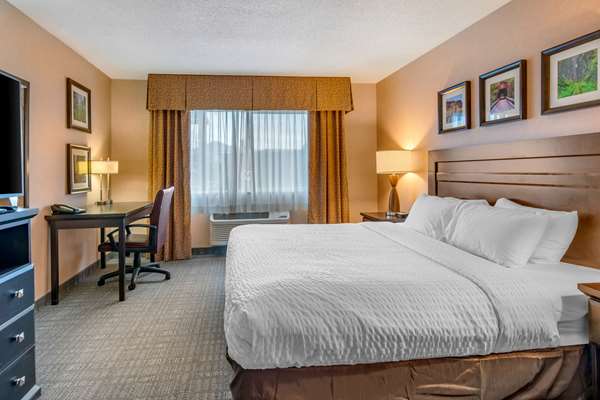 Suite - Clarion Pointe Hotel Medford - I-5, Exit 27