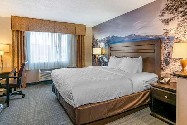 Suite - Clarion Pointe Hotel Medford - I-5, Exit 27