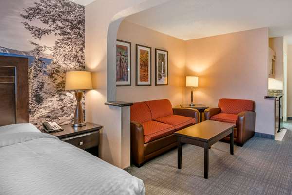 Suite - Clarion Pointe Hotel Medford - I-5, Exit 27