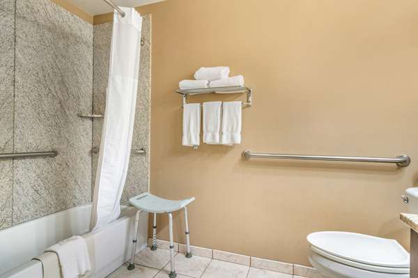 Suite - Clarion Pointe Hotel Medford - I-5, Exit 27