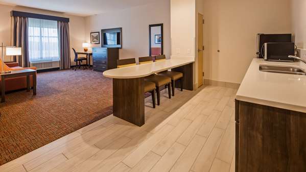  - Best Western Plus Inn & Suites Elizabethtown - I-65, Exit 94