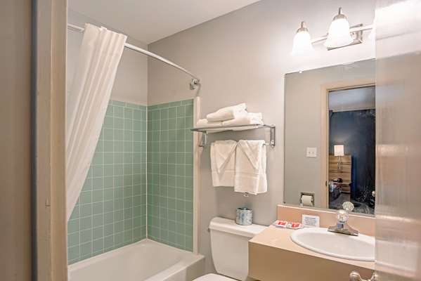  - Quality Inn Clinton