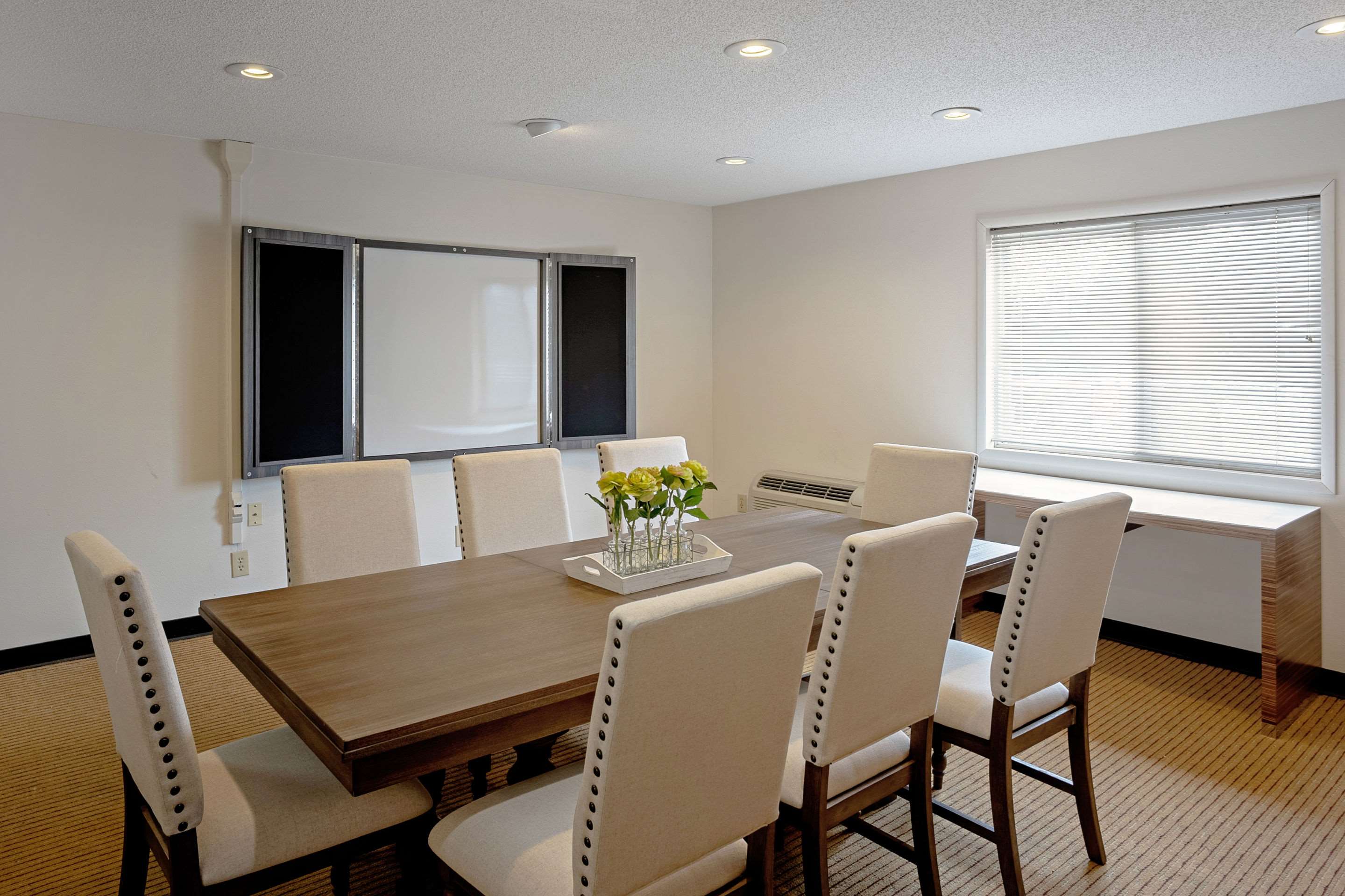 Meeting room | Quality Inn Frontier at US Hwy 30