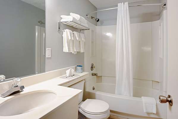  - Quality Inn Clinton
