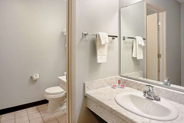  - Quality Inn Clinton