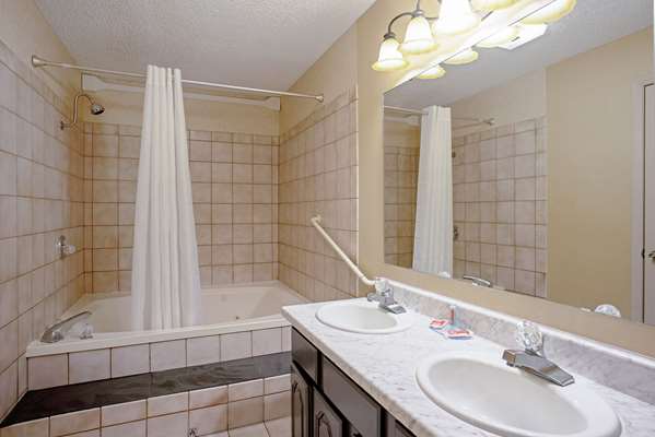  - Quality Inn Clinton