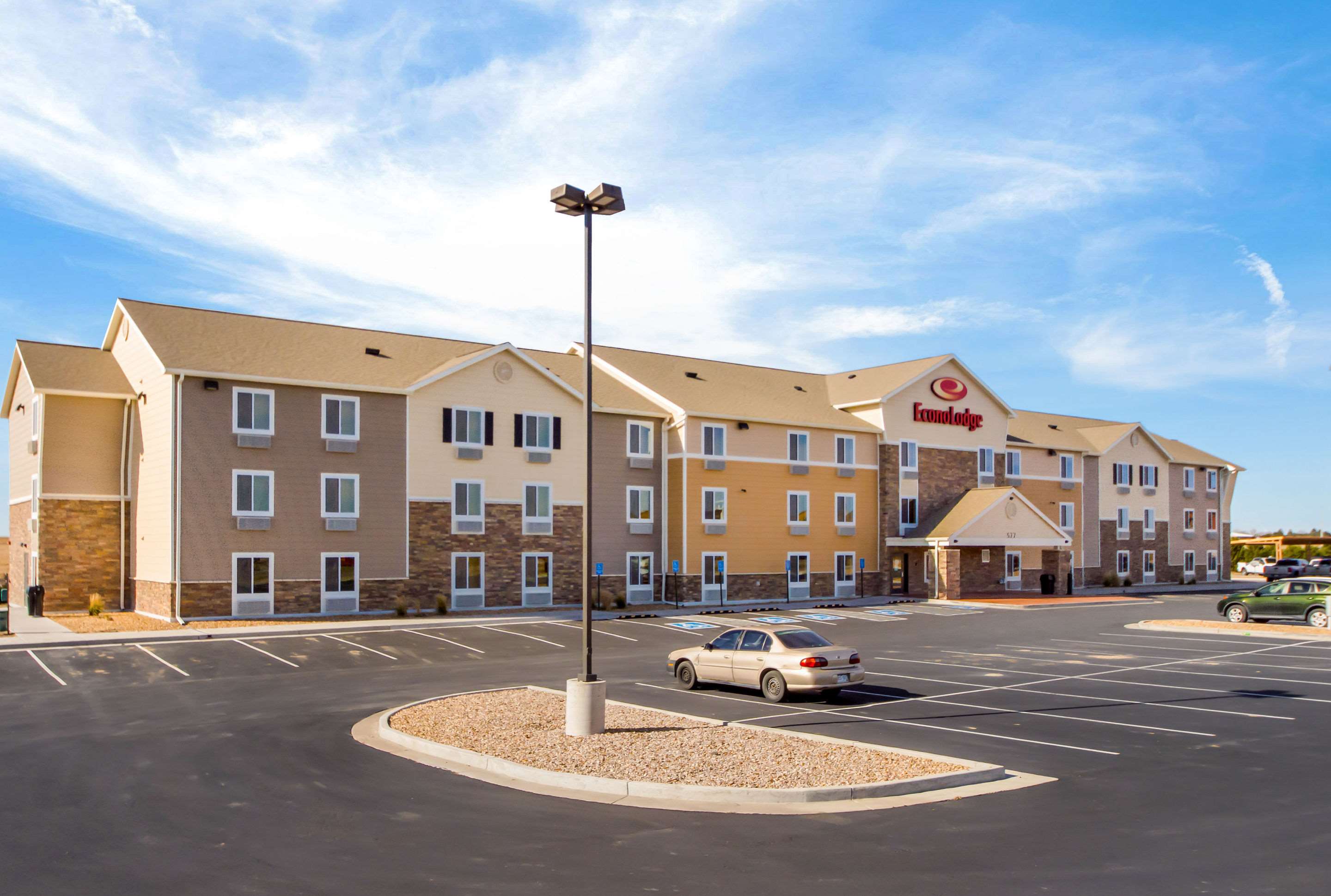 Hotel exterior | Econo Lodge