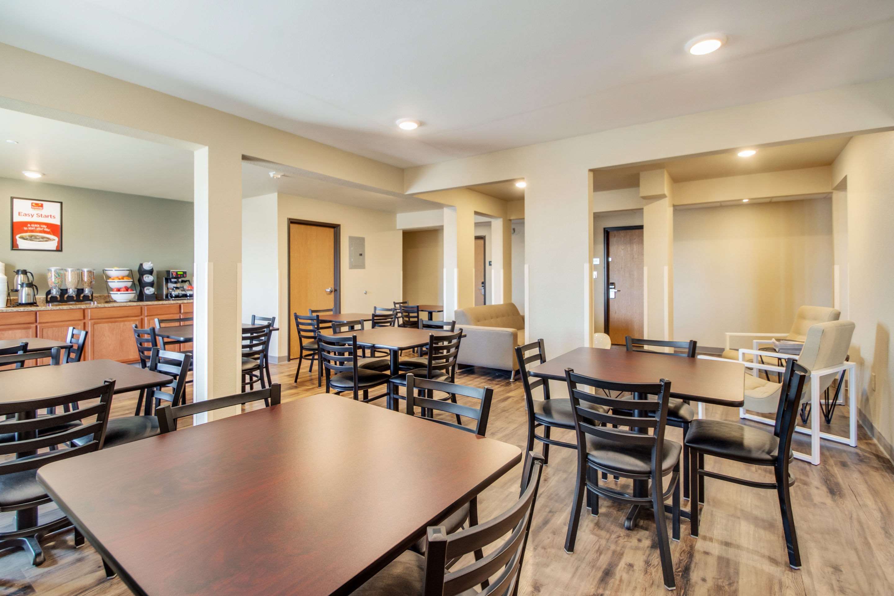 Breakfast area | Econo Lodge