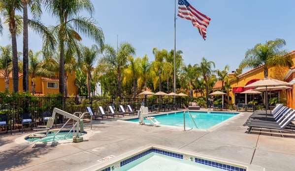 Pool - Clementine Hotel & Suites Anaheim - I-5, Exit 109