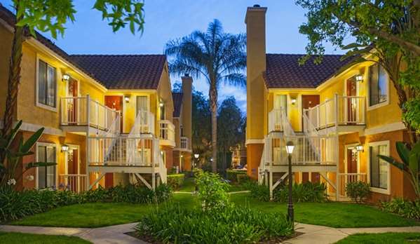 Exterior view - Clementine Hotel & Suites Anaheim - I-5, Exit 109