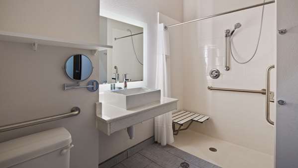  - Best Western Green Oaks Inn & Suites La Vernia