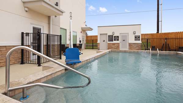 Pool - Best Western Green Oaks Inn & Suites La Vernia