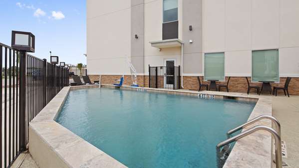 Pool - Best Western Green Oaks Inn & Suites La Vernia