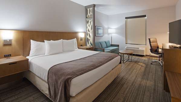  - Best Western Green Oaks Inn & Suites La Vernia