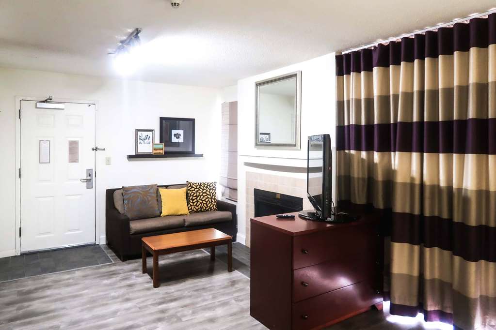 TYSONS CORNER SUITES, A BAYMONT BY-guestroom-Guest Room,On-Site.jpg