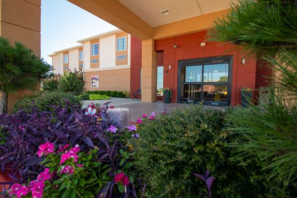 Exterior view - SureStay Plus Hotel by Best Western Owasso