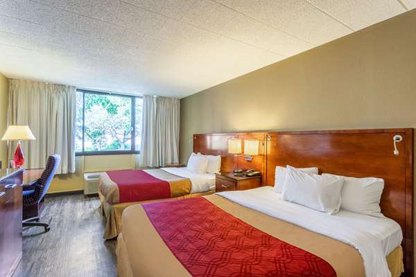 - Econo Lodge Fredonia