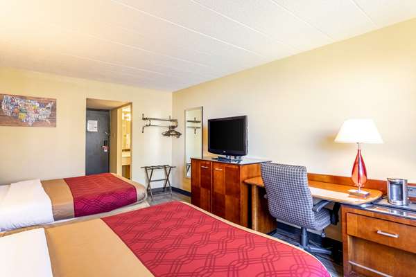  - Econo Lodge Fredonia