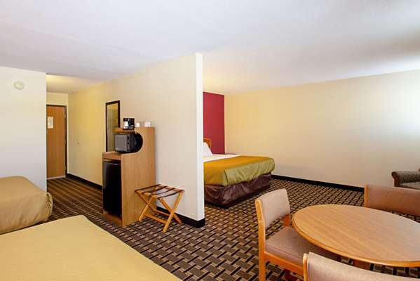 Suite - Econo Lodge Inn & Suites Wisconsin Dells - I-90 & I-94, Exit 87