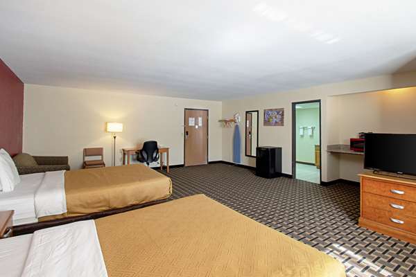 Suite - Econo Lodge Inn & Suites Wisconsin Dells - I-90 & I-94, Exit 87