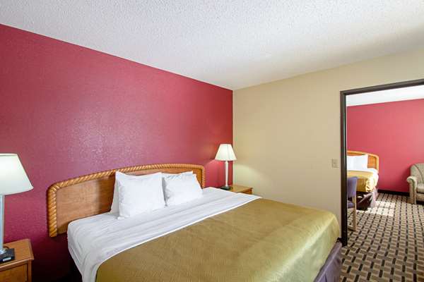 Suite - Econo Lodge Inn & Suites Wisconsin Dells - I-90 & I-94, Exit 87