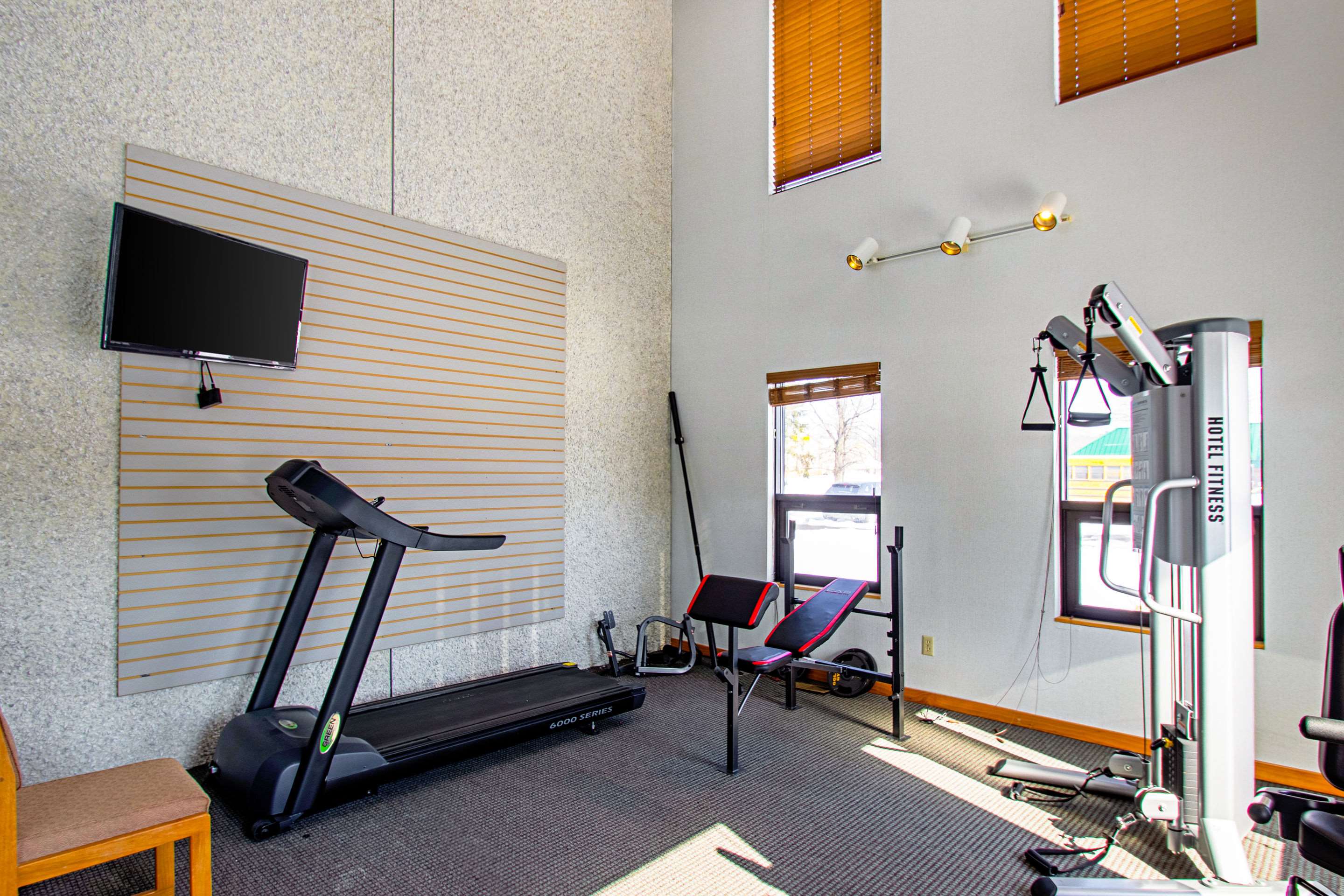Fitness center | Econo Lodge Inn & Suites