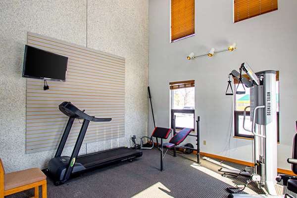Fitness/ Exercise Room - Econo Lodge Inn & Suites Wisconsin Dells - I-90 & I-94, Exit 87