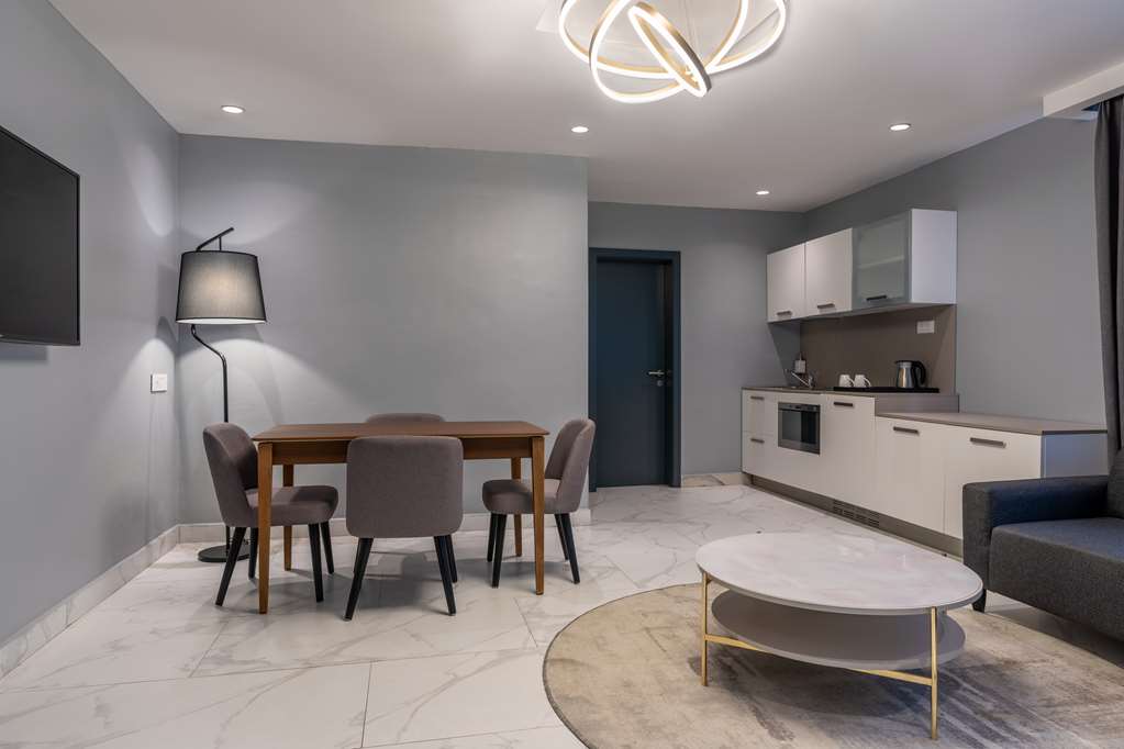 PARK INN BY RAD SERVICED APART VICT-guestroom-Guest Room,Suite,On-Site.jpg