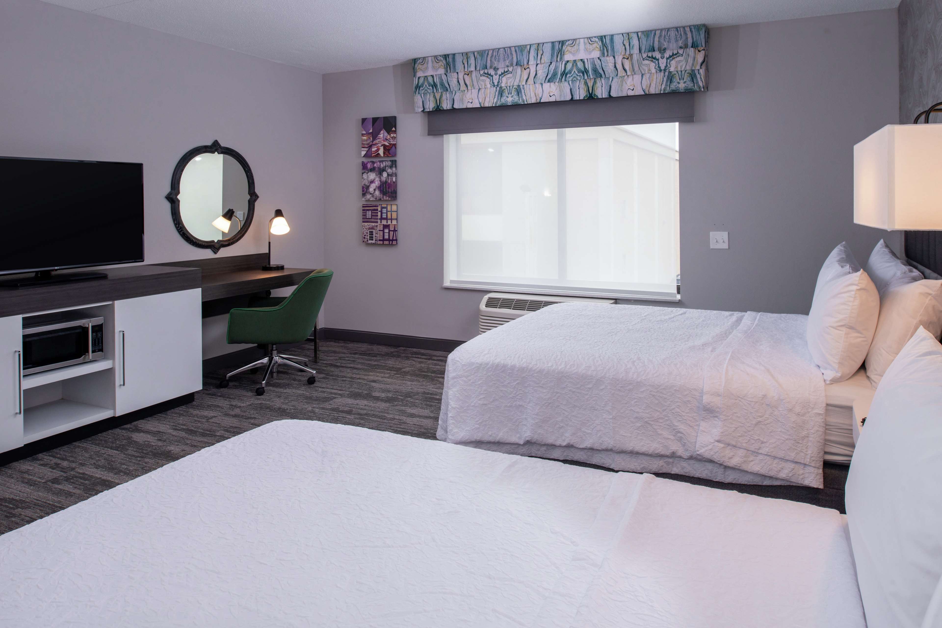 Hampton Inn & Suites by Hilton Winston-Salem Downtown Room Type - 2QNS ACC HEARING TUB