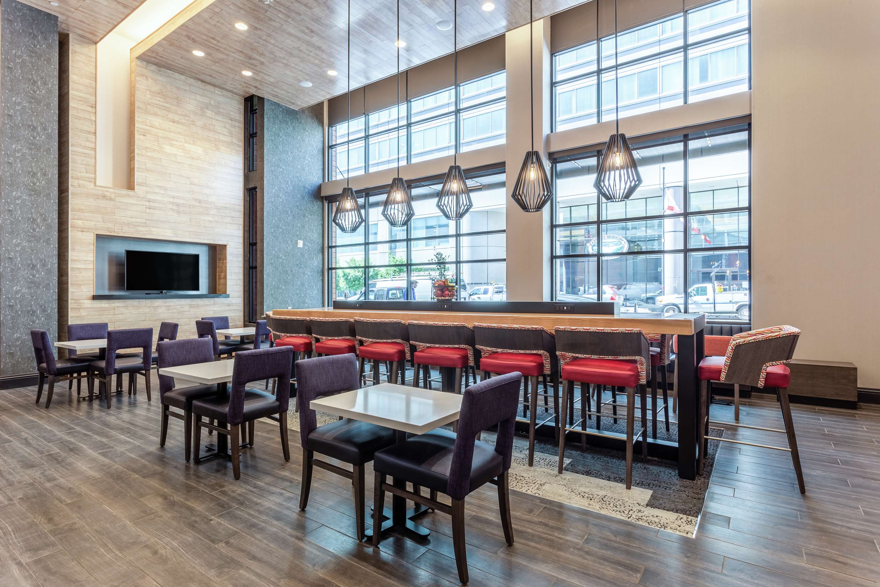 Breakfast Area | Hampton Inn Oakland Downtown-City Center