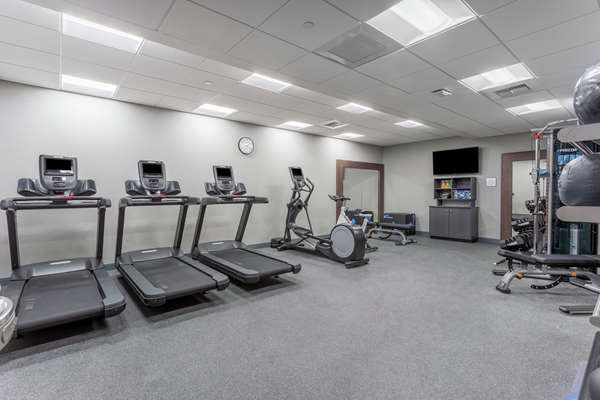 Fitness/ Exercise Room - Hampton Inn Downtown City Center Oakland