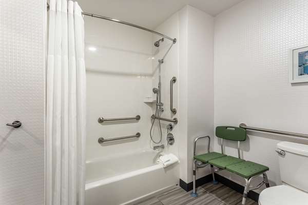  - Hampton Inn Downtown City Center Oakland