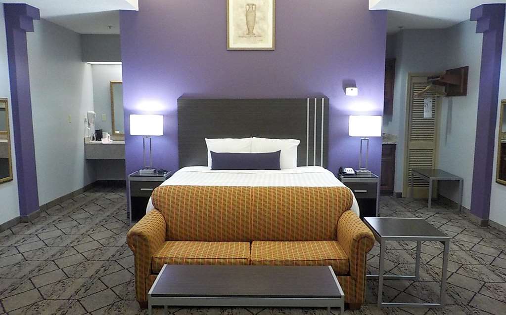 SureStay Plus by Best Western Warner Robins AFB-guestroom-Guest Room,Bathroom,Tub - Jetted,Suite,On-Site.jpg