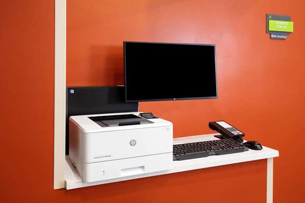 Conference Area - La Quinta Inn & Suites Long Island City