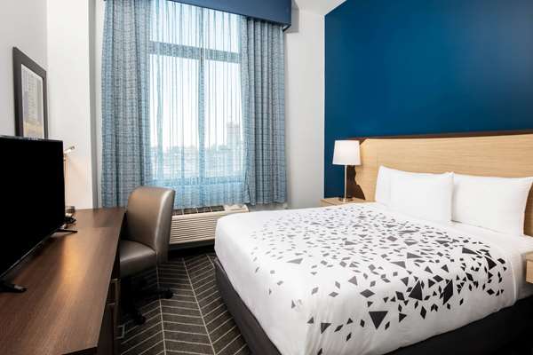  - La Quinta Inn & Suites Long Island City