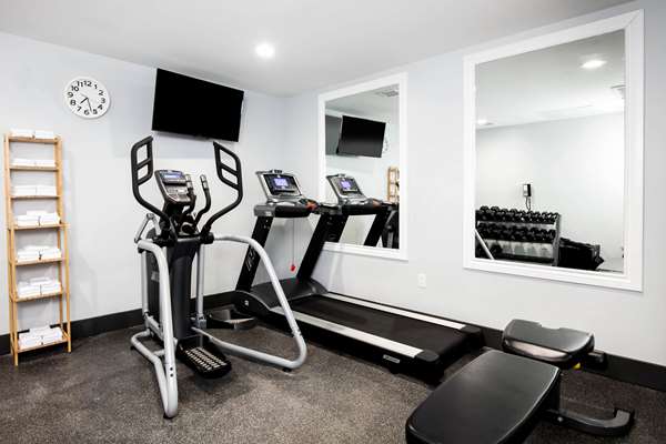 Fitness/ Exercise Room - La Quinta Inn & Suites Long Island City