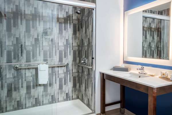  - La Quinta Inn & Suites Long Island City
