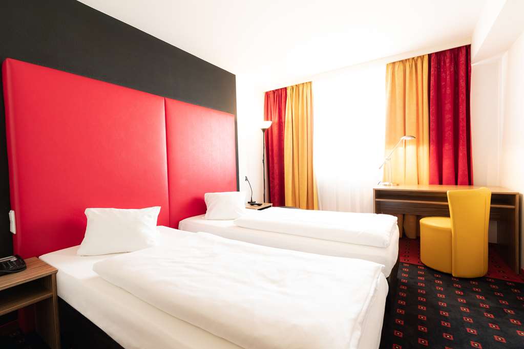 Senator Hotel Vienna-guestroom-Guest Room,On-Site.jpg