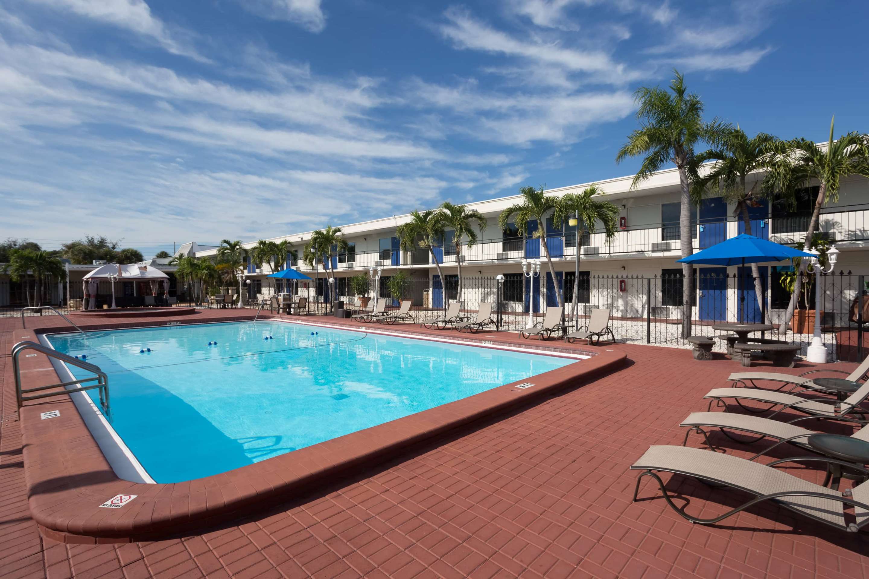 Pool | Super 8 by Wyndham St. Petersburg