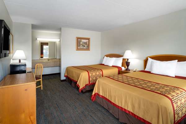  - Travelodge Factory Outlets Pigeon Forge
