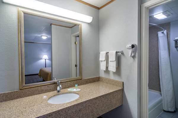  - Travelodge Factory Outlets Pigeon Forge