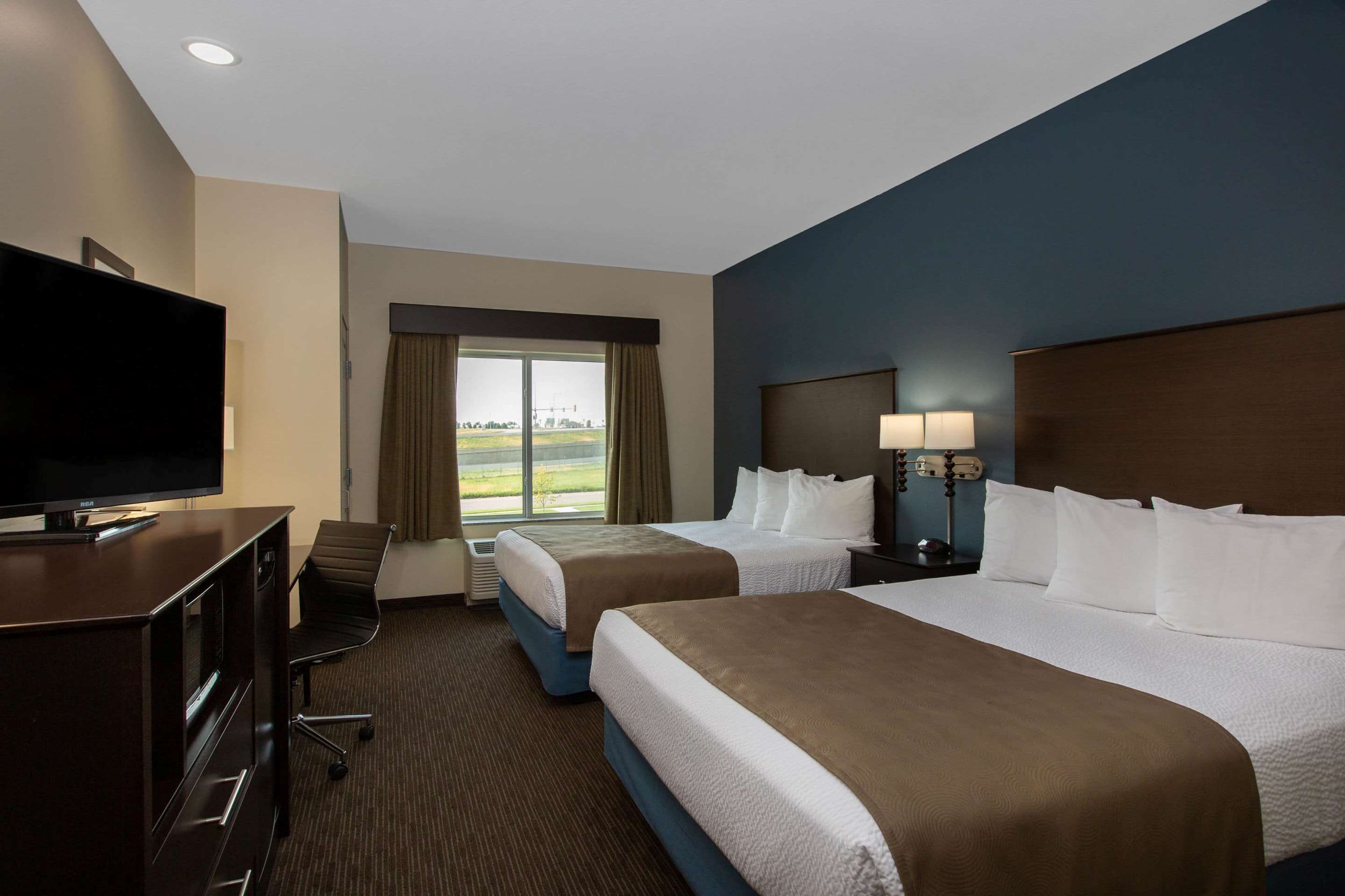 Guest room | AmericInn by Wyndham Sioux Falls North