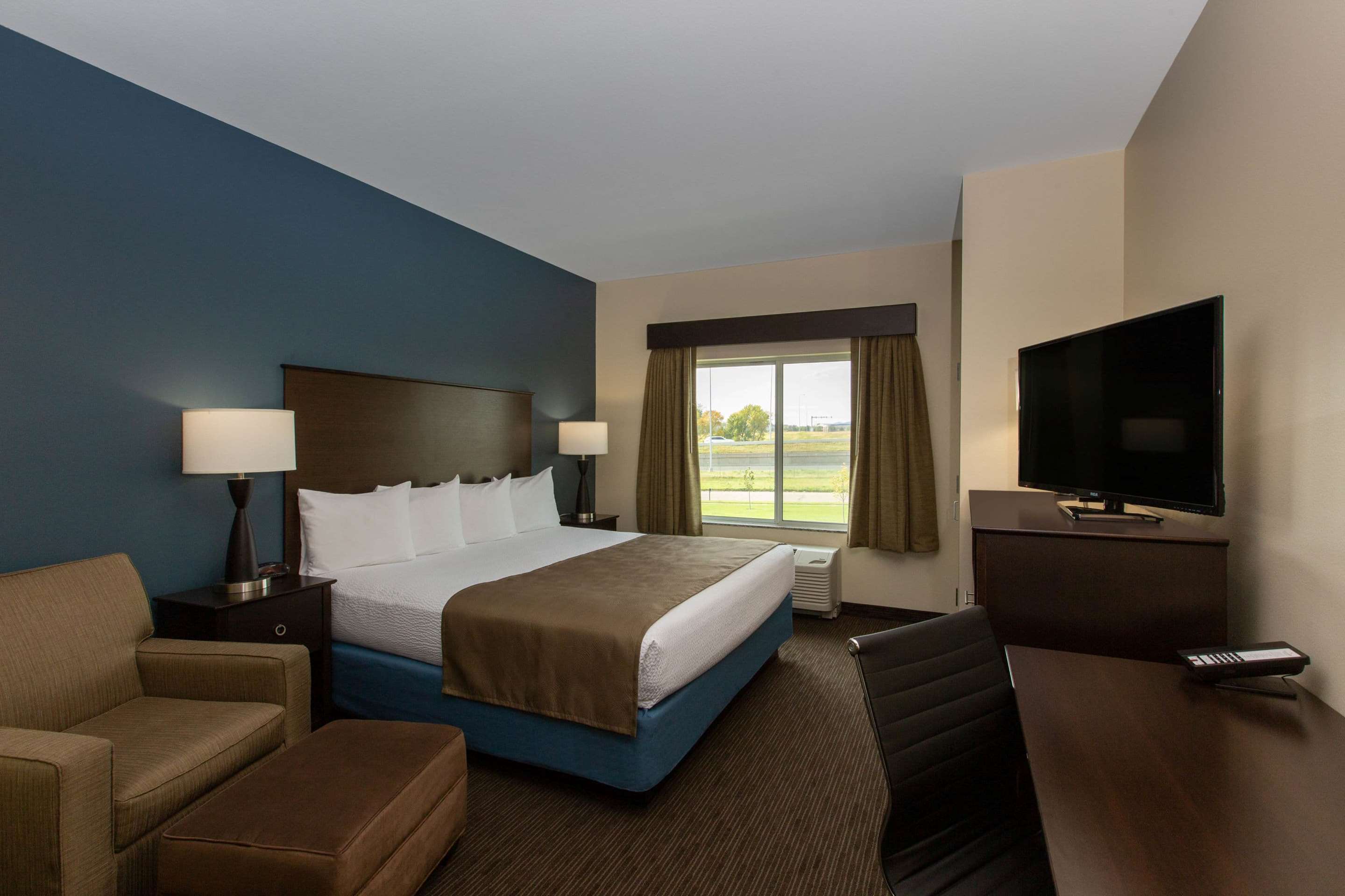 Guest room | AmericInn by Wyndham Sioux Falls North
