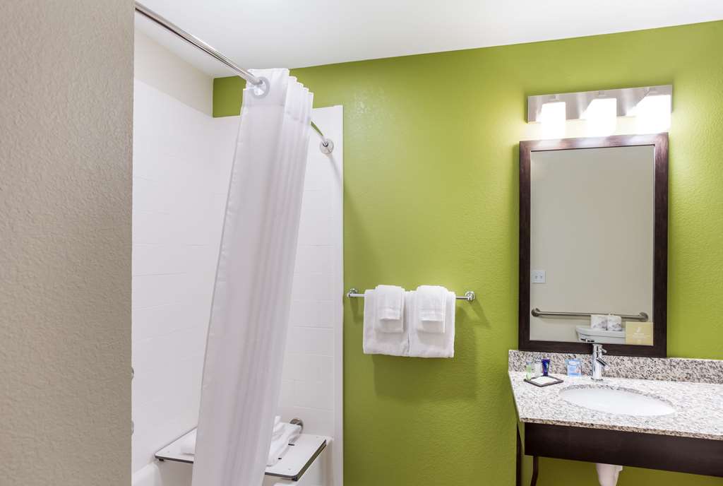 SLEEP INN LOGAN OHIO-HOCKING HILLS-guestroom-Guest Room,Bathroom,On-Site.jpg