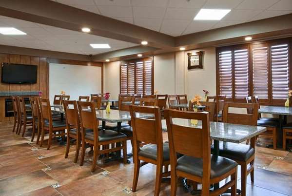 Restaurant - Days Inn Redwater