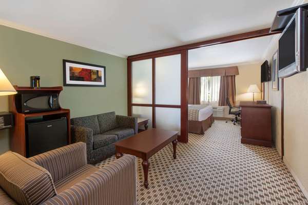 Suite - Baymont Inn & Suites Pompton Plains