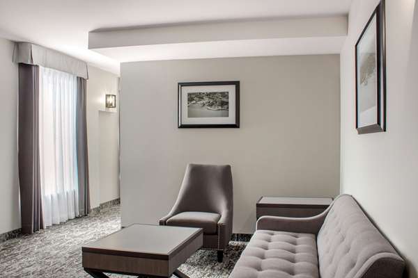  - Chateau Moncton Hotel