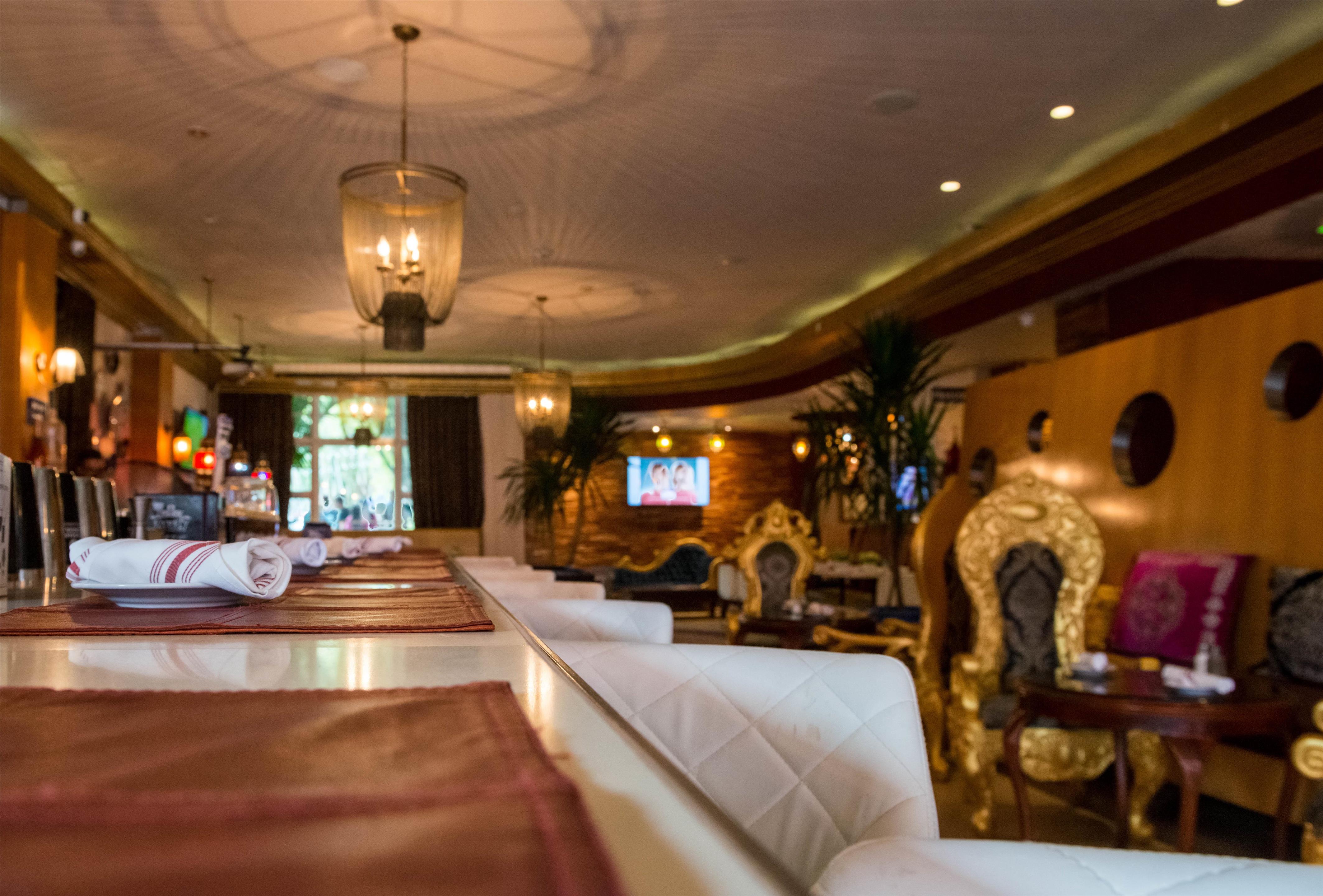 Catalina Hotel Dining
