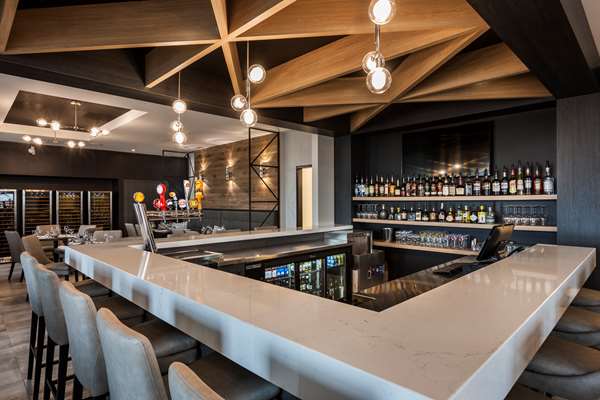 Bar - Imperia Hotel & Suites Boucherville